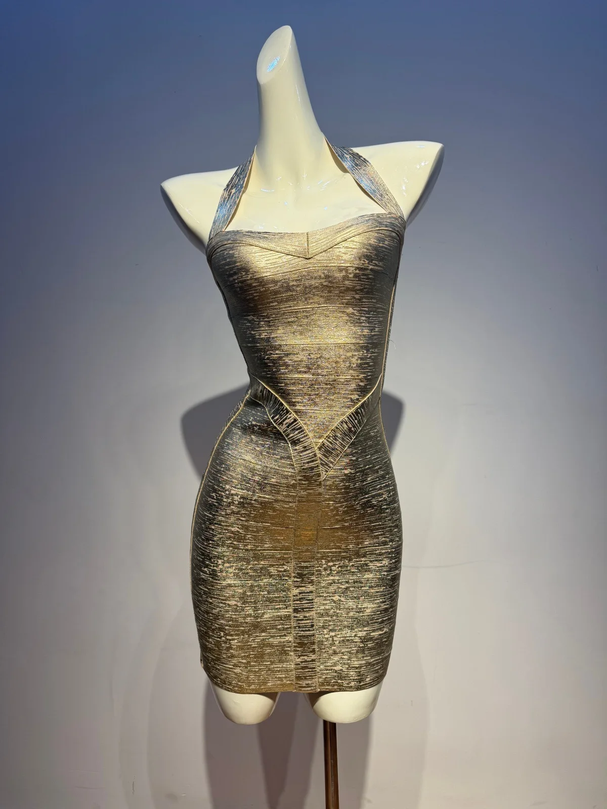 2026 Women Sexy Luxury New Sleeveless Halter Gold Midi Bodycon Dress Party Costume Bar Nightclub Stage Performance Clothing
2026 Women Sexy Luxury New Sleeveless Halter Gold Midi Bodycon Dress Party Costume Bar Nightclub Stage Performance Clothing