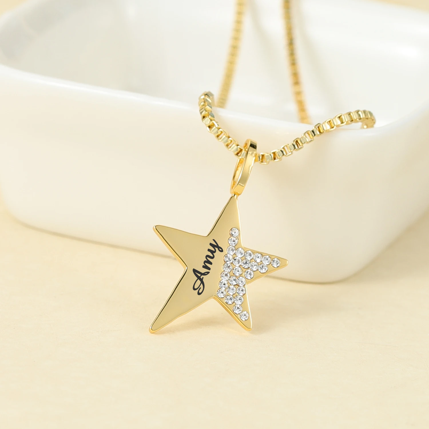 Side Pave Star Charm Custom Name Necklace Engraved Letter 18k Gold Plated Necklace Personalized Jewelry Gift For Best Friend
Side Pave Star Charm Custom Name Necklace Engraved Letter 18k Gold Plated Necklace Personalized Jewelry Gift For Best Friend