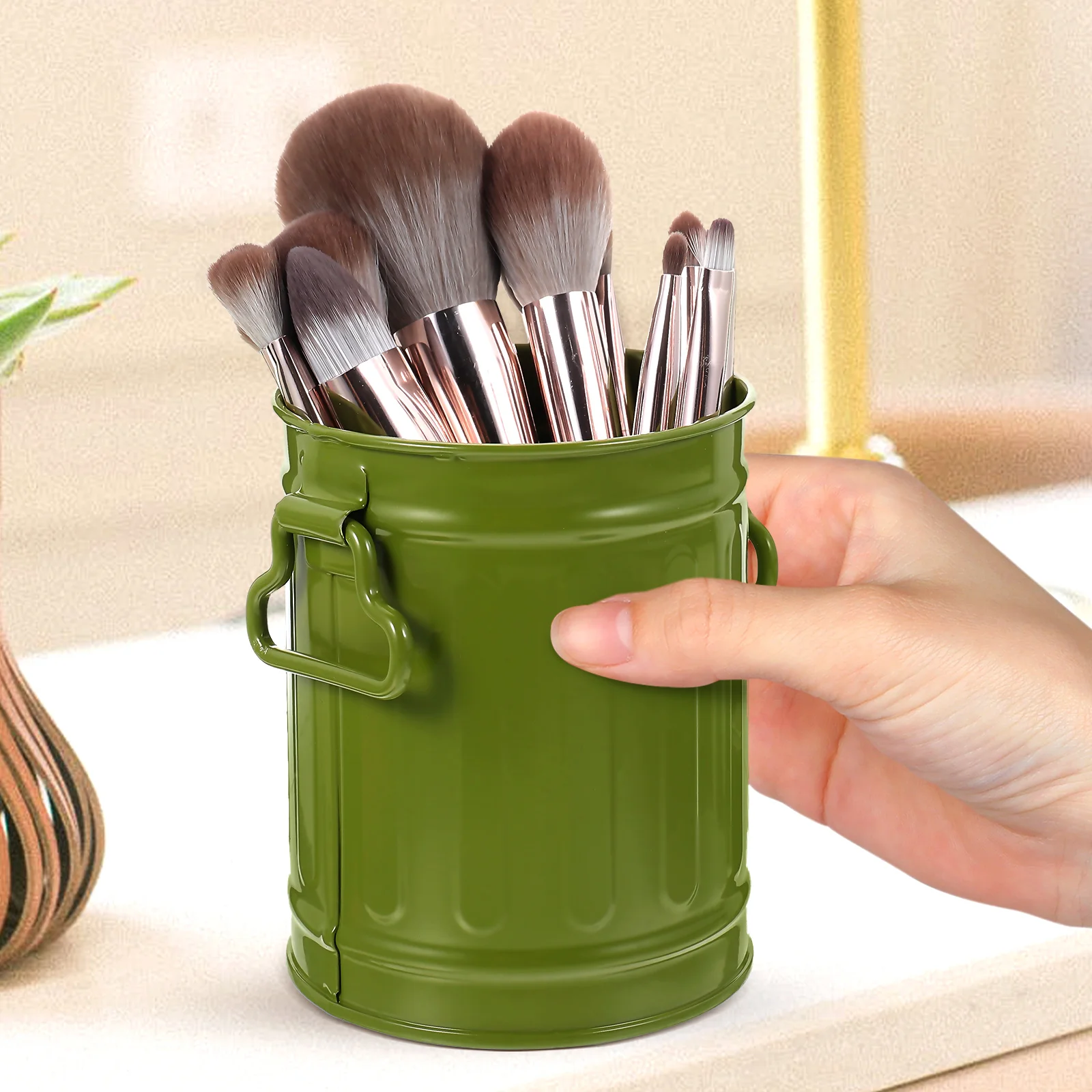 1PC Creative Iron Trash Can Desk Pen Holder Makeup Brush Container Bedroom Office Storage Bucket Garbage Bin Multi Purpose
1PC Creative Iron Trash Can Desk Pen Holder Makeup Brush Container Bedroom Office Storage Bucket Garbage Bin Multi Purpose