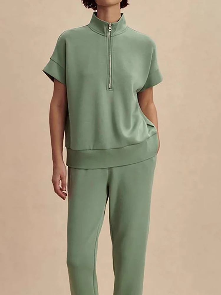 Повседневный костюм, модная свободная одежда на молнии для поездок на работу, элегантный однотонный комплект с высокой талией, летний женский топ с воротником-стойкой и короткими рукавами + брюки
Повседневный костюм, модная свободная одежда на молнии для поездок на работу, элегантный однотонный комплект с высокой талией, летний женский топ с воротником-стойкой и короткими рукавами + брюки