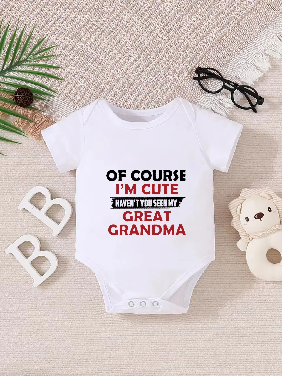 Playful letter-printed baby short-sleeve triangle bodysuit. Button closure for easy dressing, machine washable
Playful letter-printed baby short-sleeve triangle bodysuit. Button closure for easy dressing, machine washable