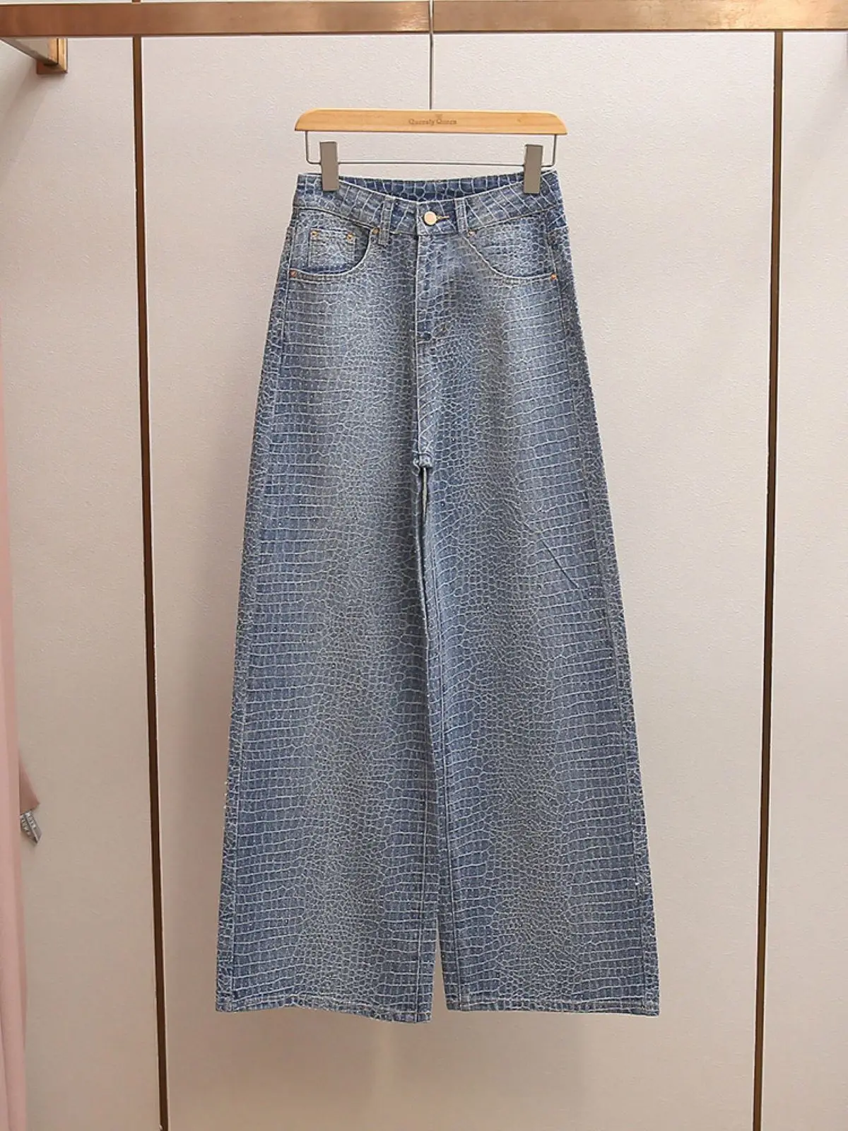 Spring/Summer Women Denim Rhinestone Crocodile Embossed Texture Hign Waist Loose Jeans Pocket Fashion Wide Leg Pants
Spring/Summer Women Denim Rhinestone Crocodile Embossed Texture Hign Waist Loose Jeans Pocket Fashion Wide Leg Pants