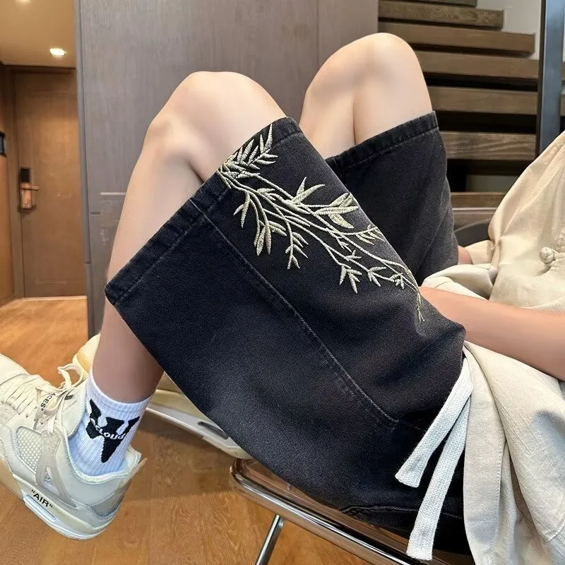 Men's Mid-Length Washed Embroidered Denim Shorts Summer Lightweight American Street Style Loose Straight Leg Design
Men's Mid-Length Washed Embroidered Denim Shorts Summer Lightweight American Street Style Loose Straight Leg Design