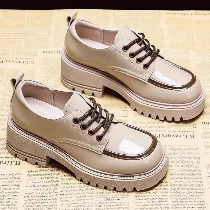 Женские кожаные туфли на толстом каблуке с шнуровкой, весна-осень, новинка, на платформе, с круглым носком, в британском стиле, увеличивающие рост, повседневные
Женские кожаные туфли на толстом каблуке с шнуровкой, весна-осень, новинка, на платформе, с круглым носком, в британском стиле, увеличивающие рост, повседневные
