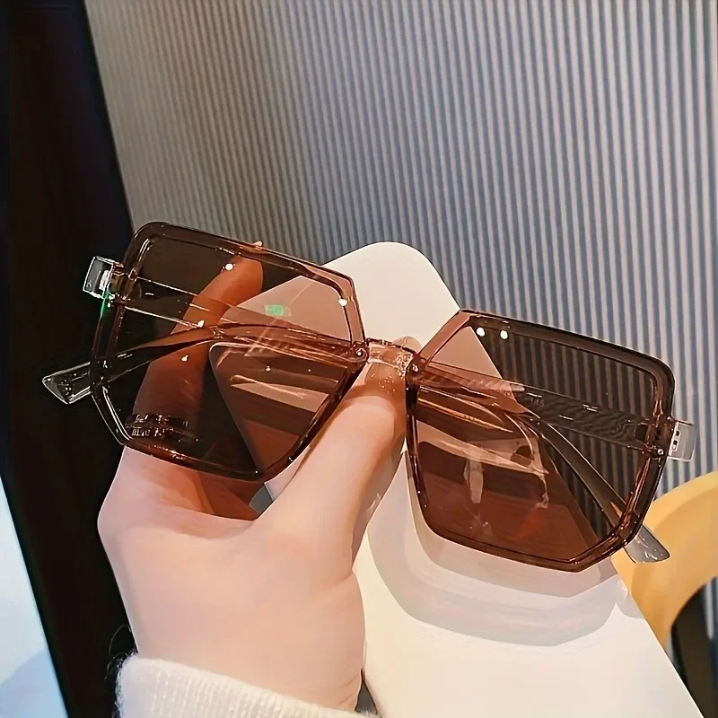 Neutral wind large frame square fashion glasses, anti-glare black plastic frame with transparent lensesFFF
Neutral wind large frame square fashion glasses, anti-glare black plastic frame with transparent lensesFFF