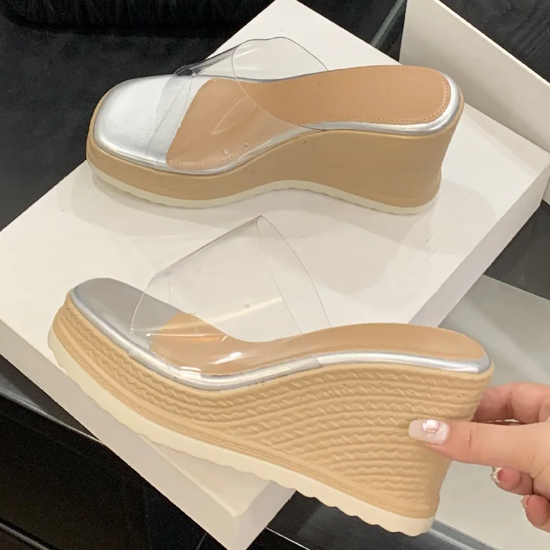 Aneikeh/модные женские прозрачные шлепанцы на танкетке из ПВХ, летние шлепанцы с открытым носком на высоком каблуке, женская обувь
Aneikeh/модные женские прозрачные шлепанцы на танкетке из ПВХ, летние шлепанцы с открытым носком на высоком каблуке, женская обувь