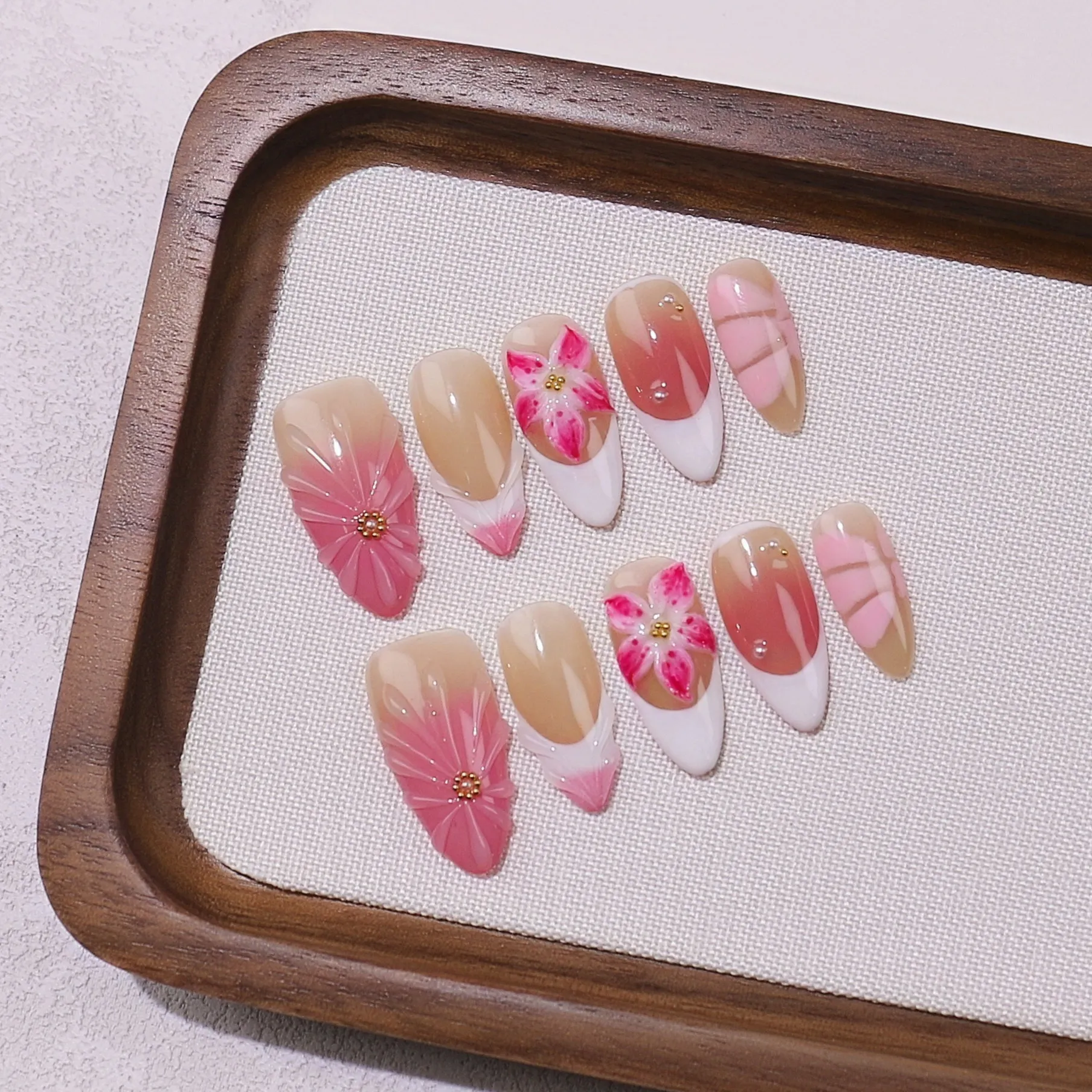10PCS Pink Blush Almond Press on Nails Hand-carved Flower Simple French Fake Nails for Women Glossy Wearable Nail Tips Art Patch
10PCS Pink Blush Almond Press on Nails Hand-carved Flower Simple French Fake Nails for Women Glossy Wearable Nail Tips Art Patch
