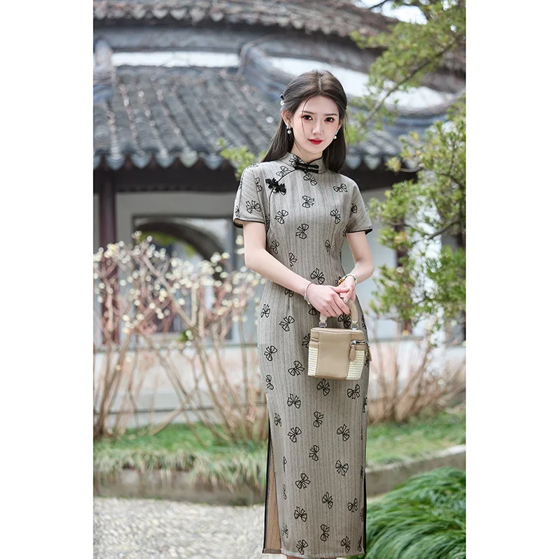 Summer Long Jacquard Improved Cheongsam Retro Elegant Performance Chinese Traditional Style Evening Dress Qipao for Women
Summer Long Jacquard Improved Cheongsam Retro Elegant Performance Chinese Traditional Style Evening Dress Qipao for Women