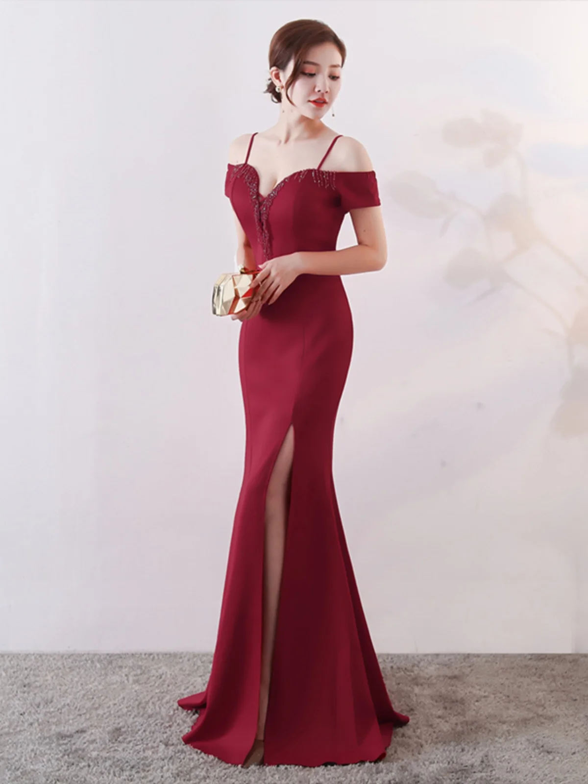 Сексуальное длинное вечернее платье с боковым разрезом и глубоким вырезом на спине, с завышенной талией, фасон «русалка» для вечеринок и торжественных мероприятий, элегантное женское платье
Сексуальное длинное вечернее платье с боковым разрезом и глубоким вырезом на спине, с завышенной талией, фасон «русалка» для вечеринок и торжественных мероприятий, элегантное женское платье
