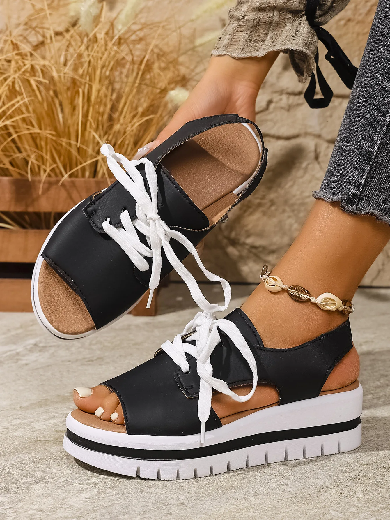 Plus-size women's toe-exposed lace-up beach sandals summer sports thick-soled sandals
Plus-size women's toe-exposed lace-up beach sandals summer sports thick-soled sandals