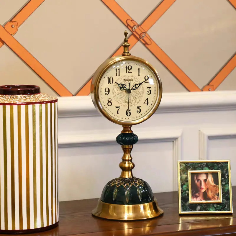 Retro desktop light luxury silent European home clock living room home decoration
Retro desktop light luxury silent European home clock living room home decoration