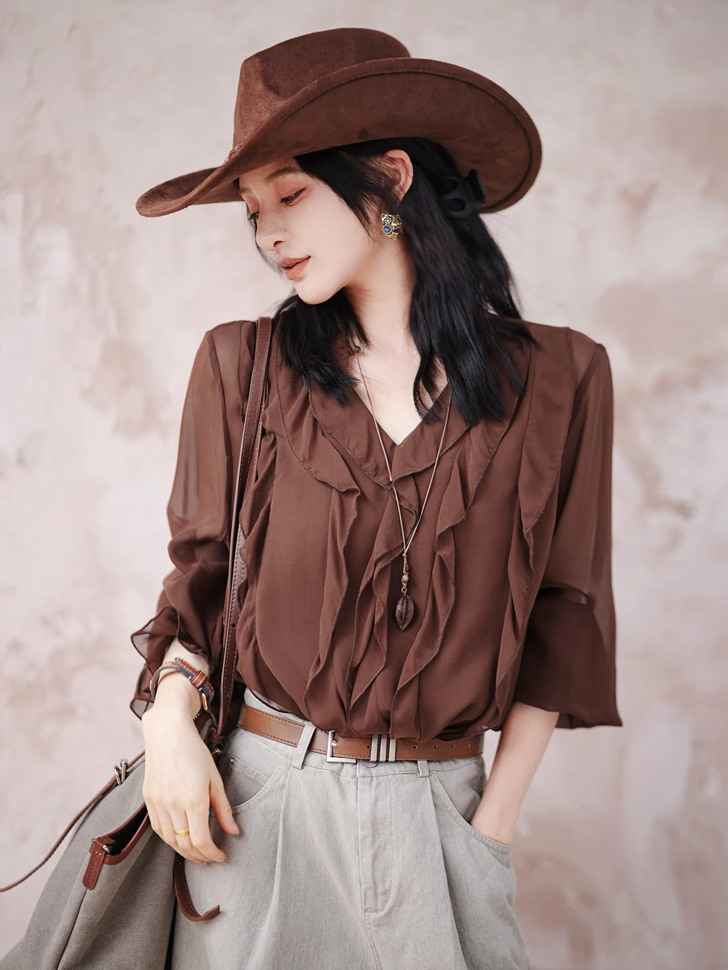 ZhaodaXi Silk Blouse V-neck Puff Sleeve Lace Trim Gentle Personality Women's Long Sleeve Shirt Commute Style Simple Design
ZhaodaXi Silk Blouse V-neck Puff Sleeve Lace Trim Gentle Personality Women's Long Sleeve Shirt Commute Style Simple Design