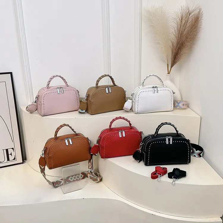 2026 New Personalized Rivet Women's Shoulder Bag Trendy Versatile Portable Messenger Bag Premium Feeling Exotic Commuter Handbag
2026 New Personalized Rivet Women's Shoulder Bag Trendy Versatile Portable Messenger Bag Premium Feeling Exotic Commuter Handbag