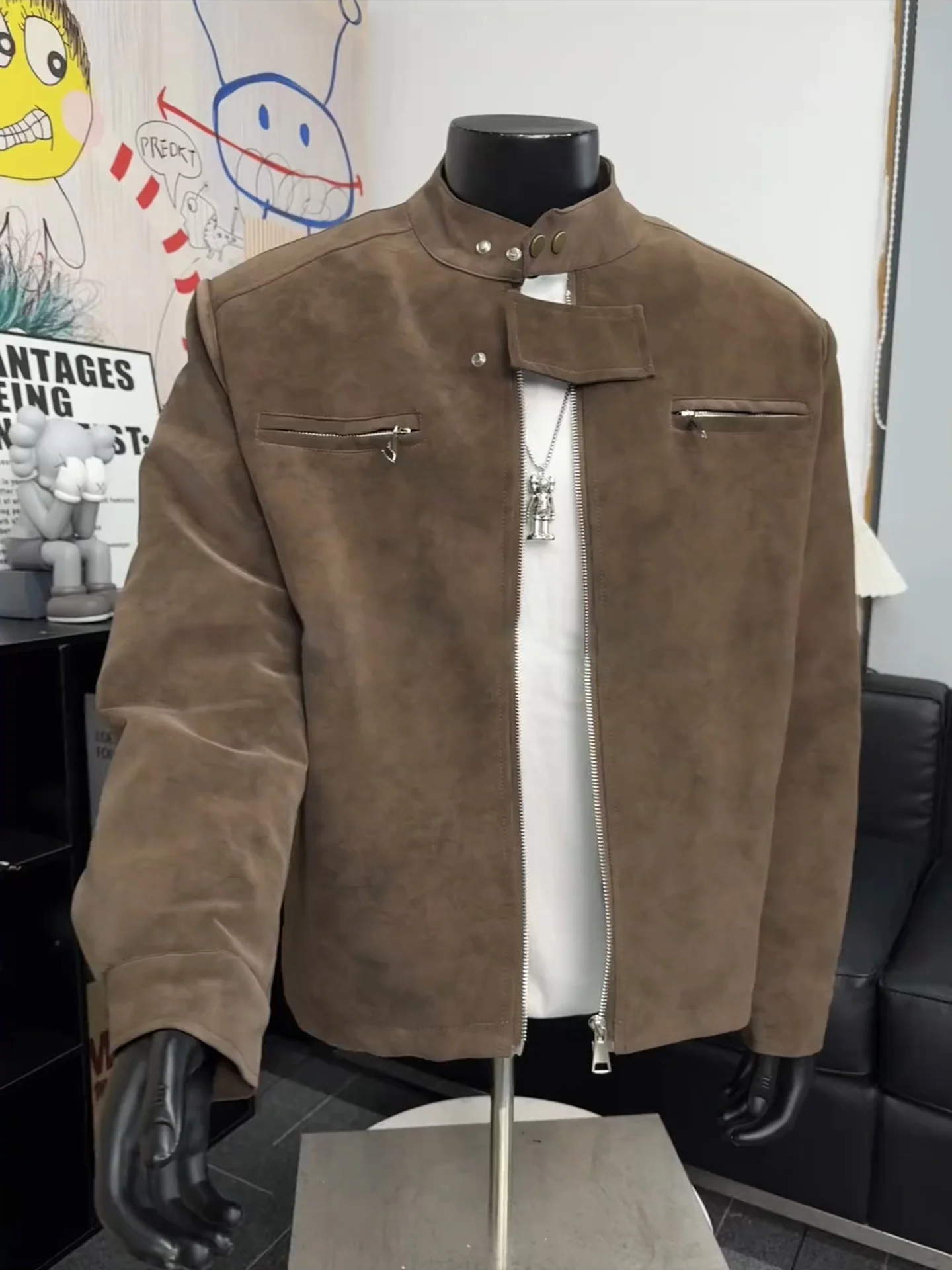 Мужская кожаная куртка Browan: модная, высококачественная, осенне-зимняя, в американском стиле, бейсбольная куртка-бомбер с полиэстеровой подкладкой
Мужская кожаная куртка Browan: модная, высококачественная, осенне-зимняя, в американском стиле, бейсбольная куртка-бомбер с полиэстеровой подкладкой