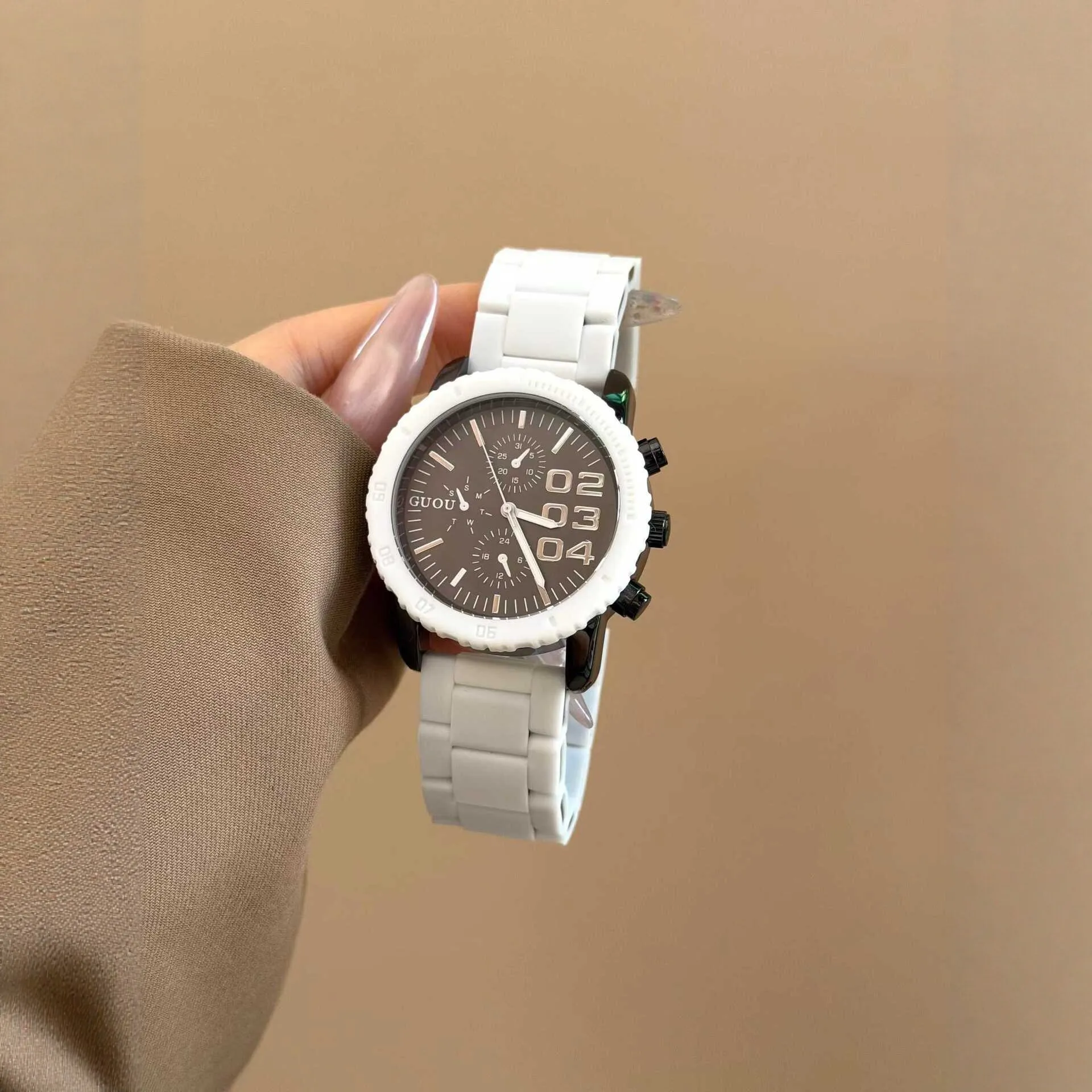 2026 New Large Dial Quartz Watch Luxury Women’s Fashion Sports Style Strap Commuting High-Looking Quartz Watch Birthday Gift
2026 New Large Dial Quartz Watch Luxury Women’s Fashion Sports Style Strap Commuting High-Looking Quartz Watch Birthday Gift