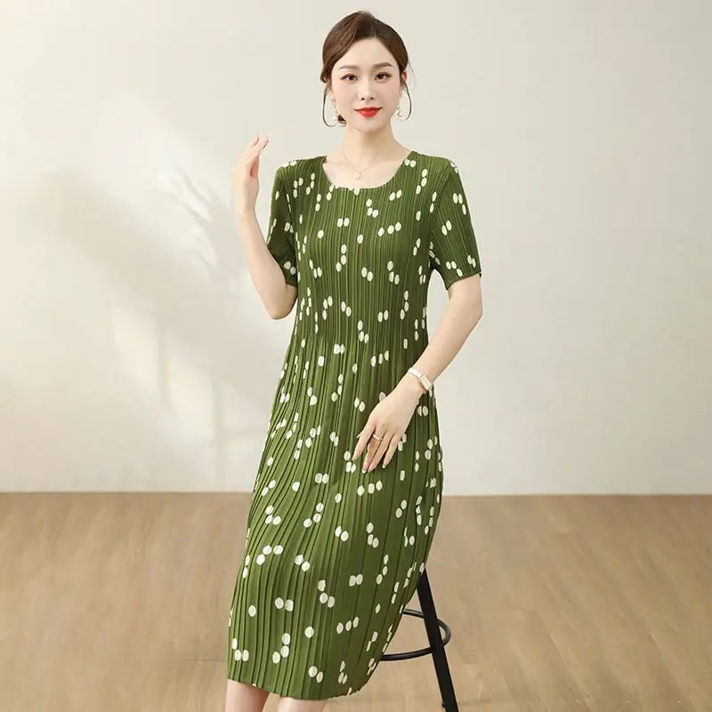 Summer thin chiffon pleated dress for women 2025 new style, fat MM plus size, loose and slimming round neck dress
Summer thin chiffon pleated dress for women 2025 new style, fat MM plus size, loose and slimming round neck dress