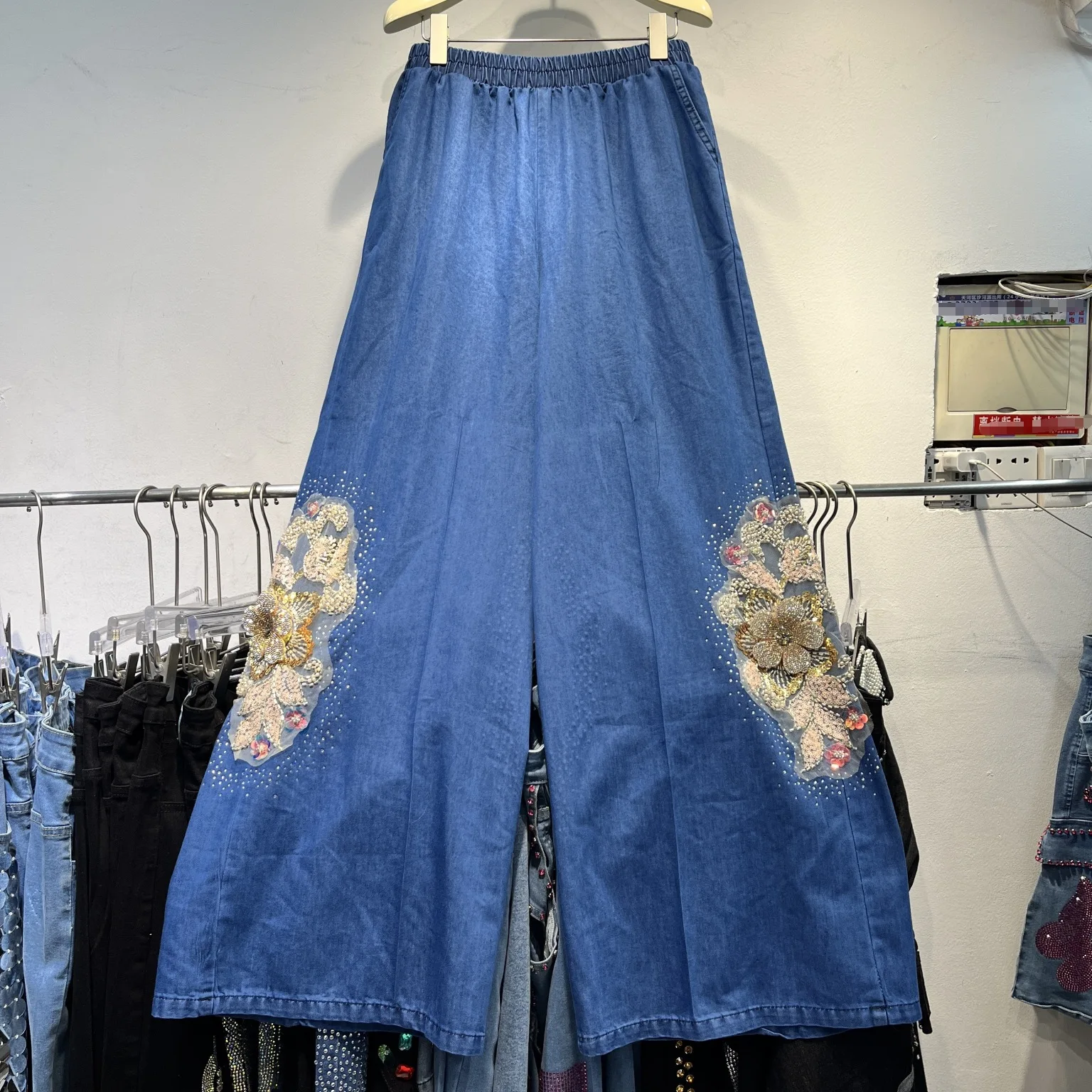 Trendy Spring Autumn Women Denim Sets Diamonds Beads Flowers Long Sleeve Cardigans Shirt + Elastic Waist Casual Wide Leg Pants
Trendy Spring Autumn Women Denim Sets Diamonds Beads Flowers Long Sleeve Cardigans Shirt + Elastic Waist Casual Wide Leg Pants