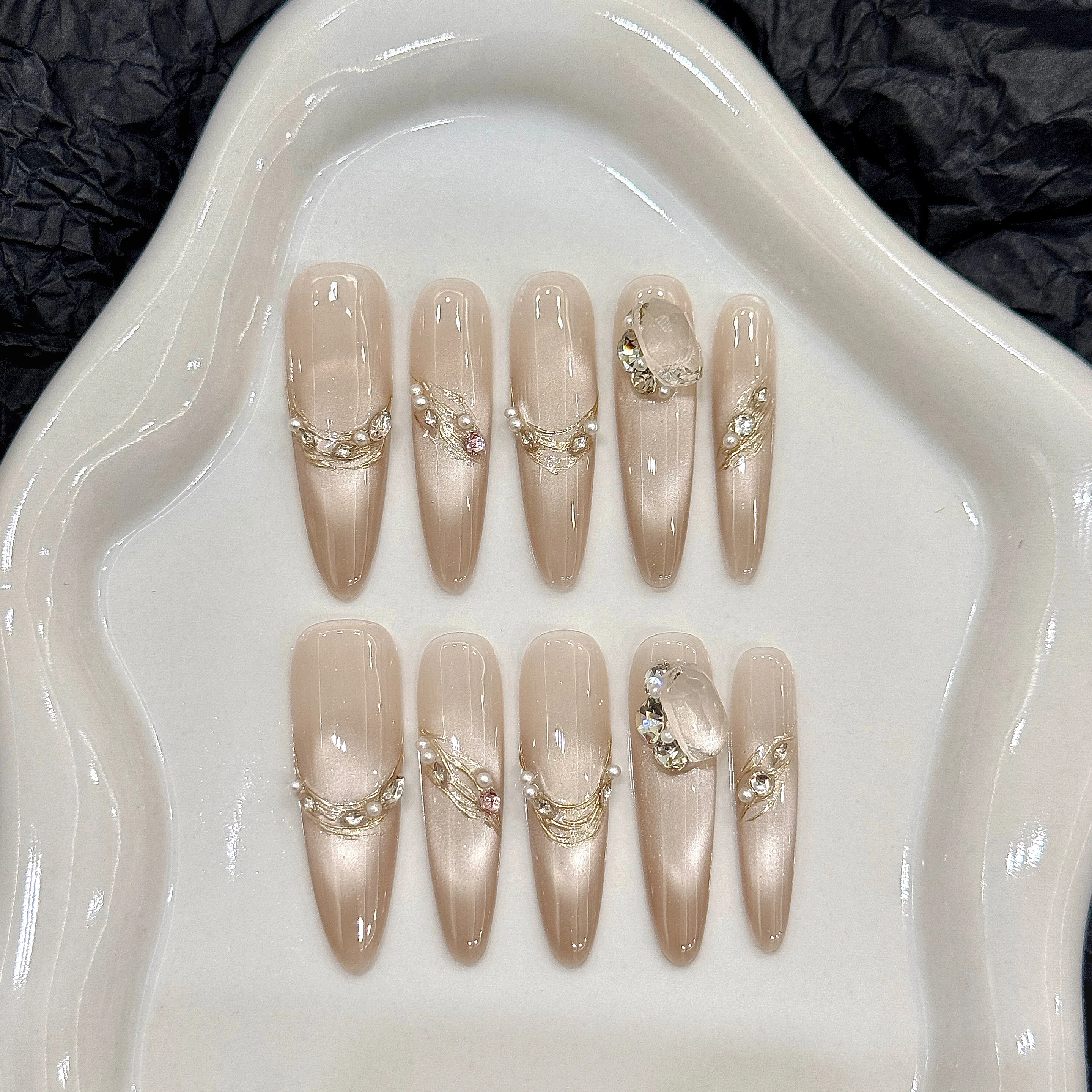 Super Long Almond Nails Press Ons Crystal Decor Nail Stickers Gradient Shiny Cat Eye Fake Nail Tips Nude Princess Nail Wearable
Super Long Almond Nails Press Ons Crystal Decor Nail Stickers Gradient Shiny Cat Eye Fake Nail Tips Nude Princess Nail Wearable