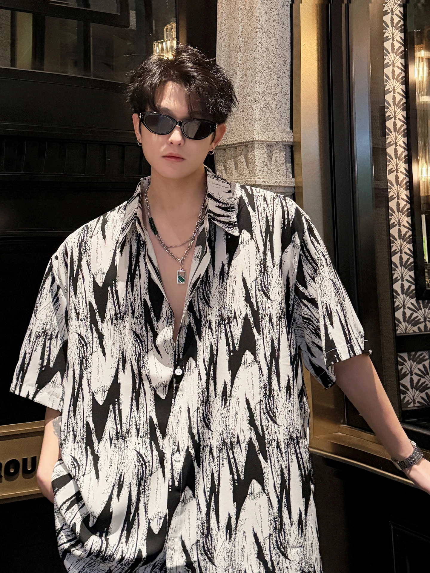 American Retro Ice Silk Shirt Men's Short Sleeve Summer New High Sensation Cool Loose Large Size Casual Shirt Dyeing Pattern
American Retro Ice Silk Shirt Men's Short Sleeve Summer New High Sensation Cool Loose Large Size Casual Shirt Dyeing Pattern