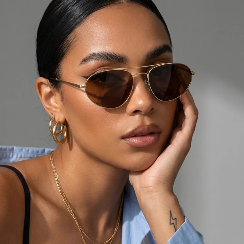 European and American fashion double beam metal sunglasses for men and women daily street photography versatile glasses
European and American fashion double beam metal sunglasses for men and women daily street photography versatile glasses