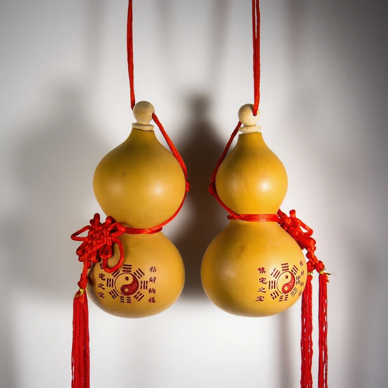 Натуральная фляга в виде тыквы Тай Чи Инь Ян Фэншуй Крышка бутылки вина Традиционное искусство Ремесло Подвеска Домашняя стена Уникальная коллекция Подарок 
Натуральная фляга в виде тыквы Тай Чи Инь Ян Фэншуй Крышка бутылки вина Традиционное искусство Ремесло Подвеска Домашняя стена Уникальная коллекция Подарок