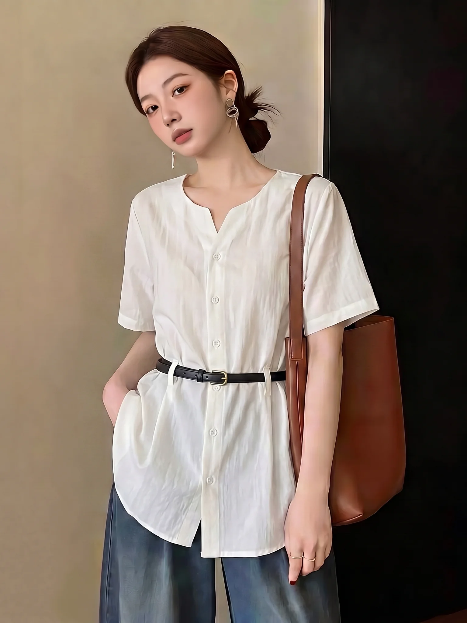 Elegant White V-Neck Short Sleeve Shirt Women's plus Size Mid-Length Slim Fit Top Korean Style Commute Fashion Casual Shirt
Elegant White V-Neck Short Sleeve Shirt Women's plus Size Mid-Length Slim Fit Top Korean Style Commute Fashion Casual Shirt