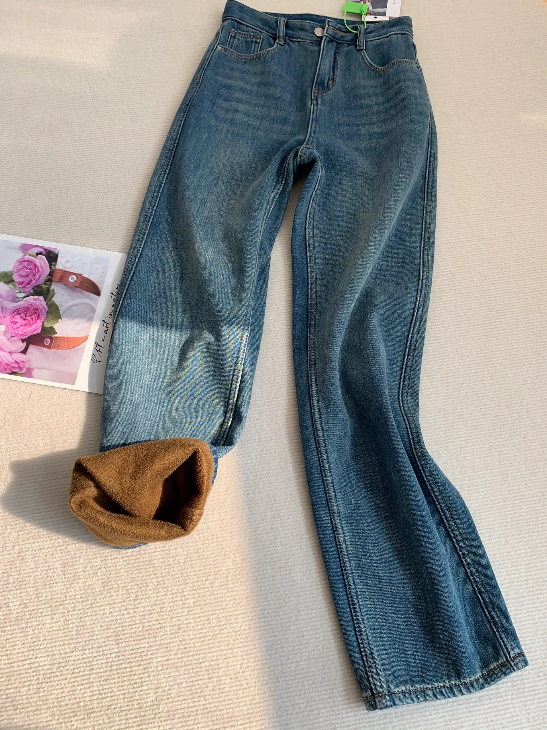 Retro High Waist Thickened Fleece Straight Leg Jeans Women's Loose Wide Leg Pants Winter Long Trousers Warm Casual Jeans
Retro High Waist Thickened Fleece Straight Leg Jeans Women's Loose Wide Leg Pants Winter Long Trousers Warm Casual Jeans