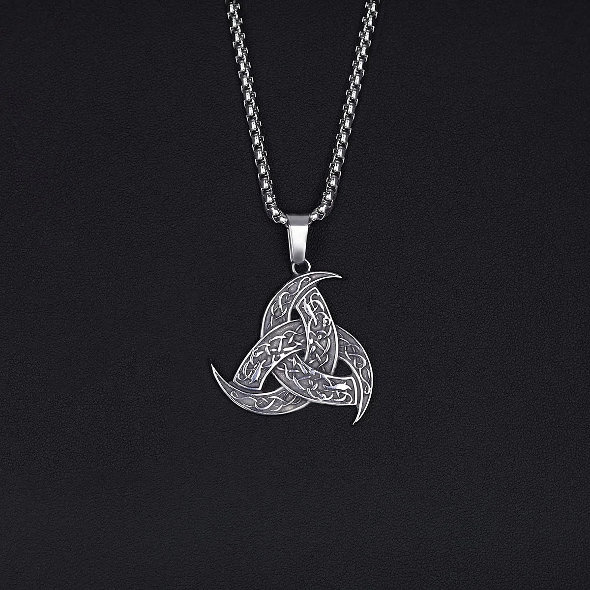 Vintage Apollo Amulet Sun God Pendant Necklace Mens Fashion Round Stainless Steel Jewelry Gift Wholesale
Vintage Apollo Amulet Sun God Pendant Necklace Mens Fashion Round Stainless Steel Jewelry Gift Wholesale