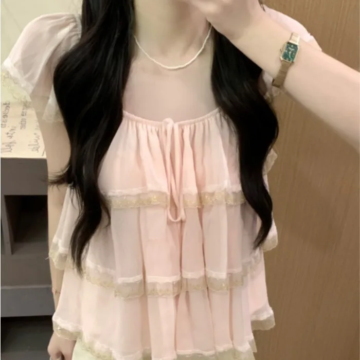 Summer 2026 Lace Splicing Fly Sleeve Loose Sweet Atmosphere Small Shirt Women's Top Floral Knotting Design Casual Wear
Summer 2026 Lace Splicing Fly Sleeve Loose Sweet Atmosphere Small Shirt Women's Top Floral Knotting Design Casual Wear