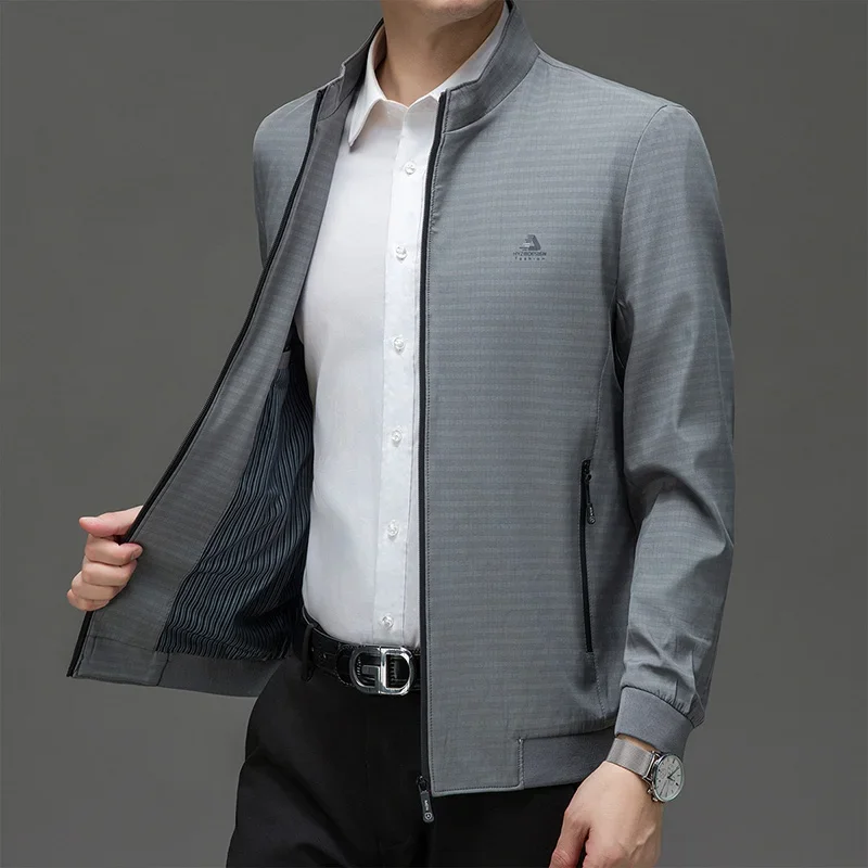 Бренд BROWON, новинка 2025, мужские деловые повседневные модные куртки в полоску с принтом, мужские корейские офисные мужские куртки с воротником-стойкой
Бренд BROWON, новинка 2025, мужские деловые повседневные модные куртки в полоску с принтом, мужские корейские офисные мужские куртки с воротником-стойкой