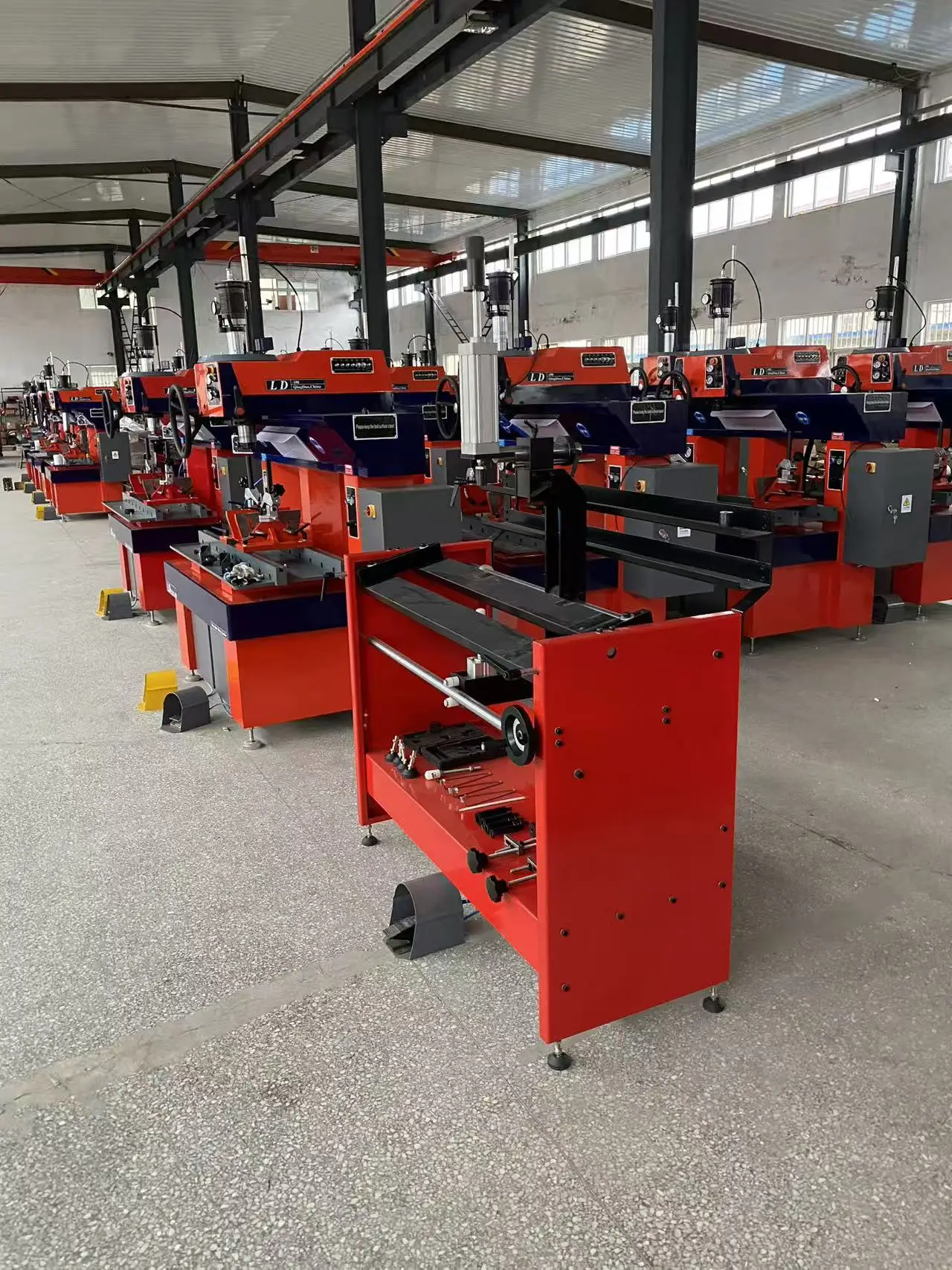 LD1150 Pneumatic Valve Spring Compressor with Foot Pedal Control Cylinder Head Valve Spring Disassembly Machine
LD1150 Pneumatic Valve Spring Compressor with Foot Pedal Control Cylinder Head Valve Spring Disassembly Machine