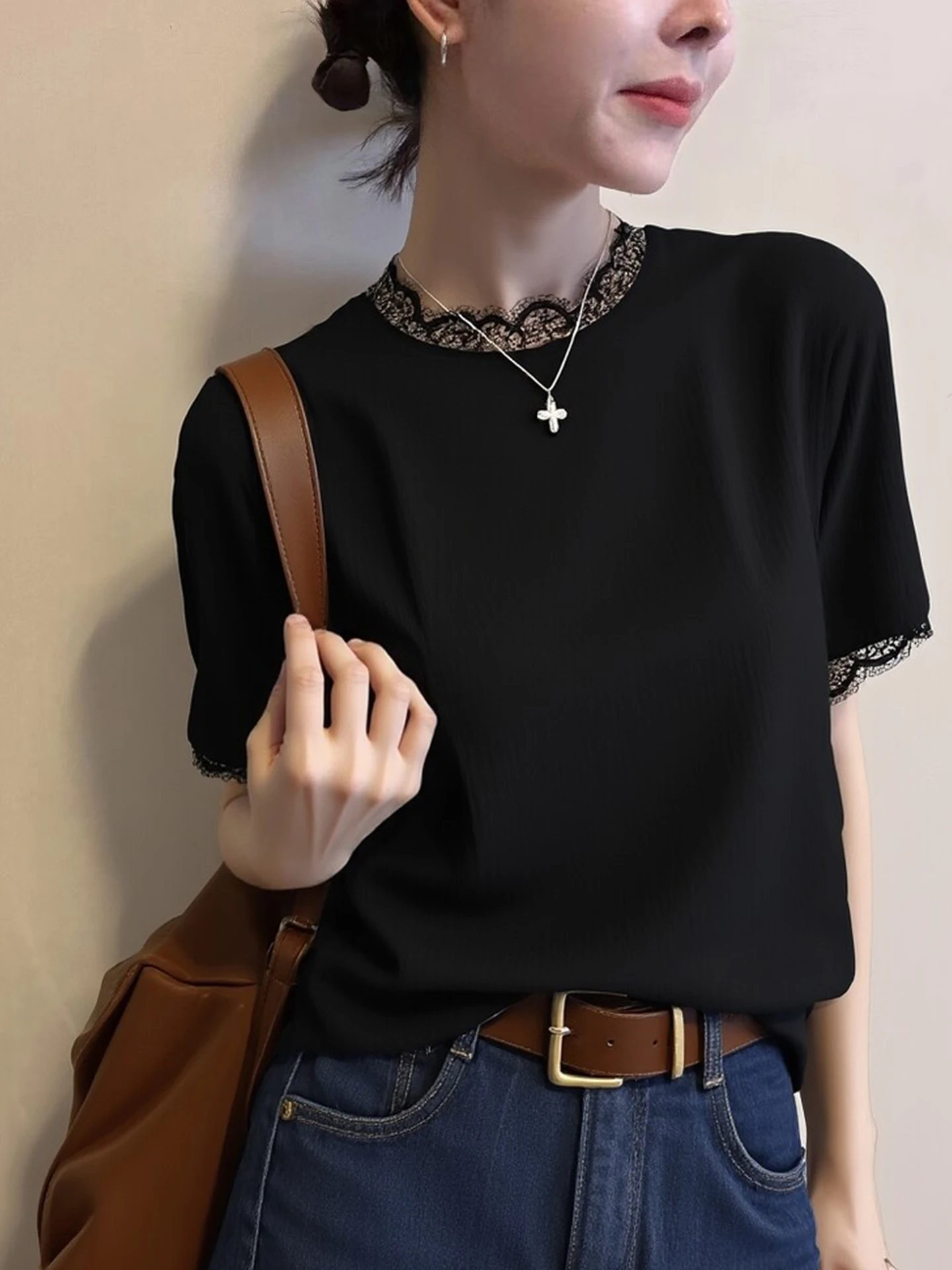 Elegant Black Lace Splice Short Sleeve T-Shirt Commute Beautiful Top Youthful Shirt Korean Style Straight Cut Silk Material
Elegant Black Lace Splice Short Sleeve T-Shirt Commute Beautiful Top Youthful Shirt Korean Style Straight Cut Silk Material
