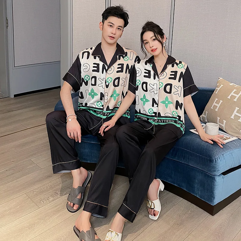 2024 Spring Summer New Couple Pajamas Ice Silk Thin Short-sleeved Trousers Suit High-End Printed Home Clothes
2024 Spring Summer New Couple Pajamas Ice Silk Thin Short-sleeved Trousers Suit High-End Printed Home Clothes