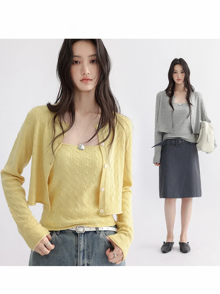 Chacha Raff Series Simple Old Money Style Knitted Short Sleeve Women's Top And Vest Set with Cuffed Hem Spring Season
Chacha Raff Series Simple Old Money Style Knitted Short Sleeve Women's Top And Vest Set with Cuffed Hem Spring Season