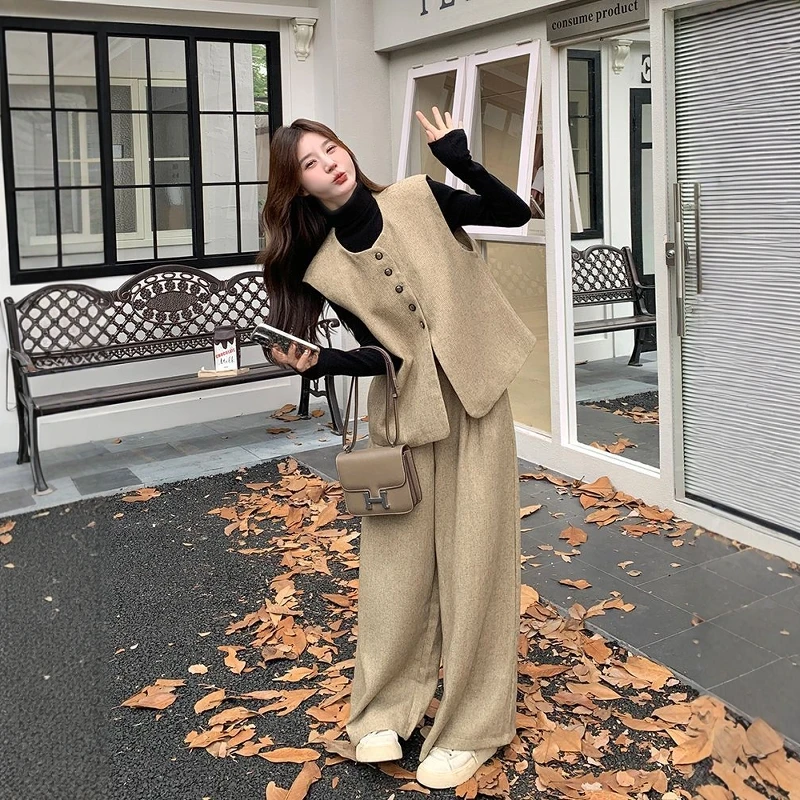 Vintage Small Fragrance Vest Pants Set For Women Autumn Winter Khaki Light Luxury High Sense Casual Wide Leg Pants Two Piece Set
Vintage Small Fragrance Vest Pants Set For Women Autumn Winter Khaki Light Luxury High Sense Casual Wide Leg Pants Two Piece Set