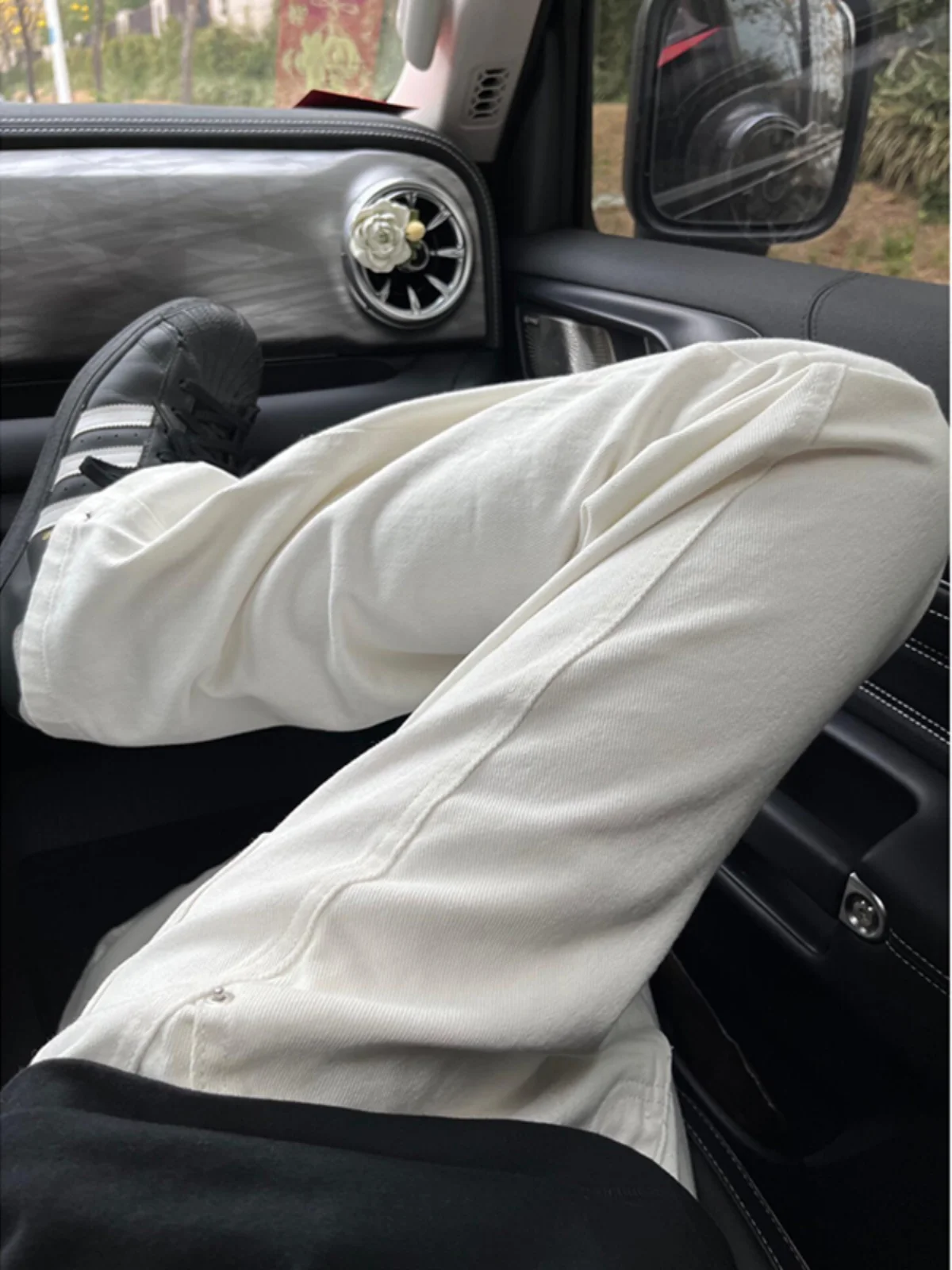 Новые мужские белые джинсы прямого кроя 2024 года, повседневные длинные брюки в американском стиле, молодежные, модные, из смесового хлопка и полиэстера, износостойкие
Новые мужские белые джинсы прямого кроя 2024 года, повседневные длинные брюки в американском стиле, молодежные, модные, из смесового хлопка и полиэстера, износостойкие