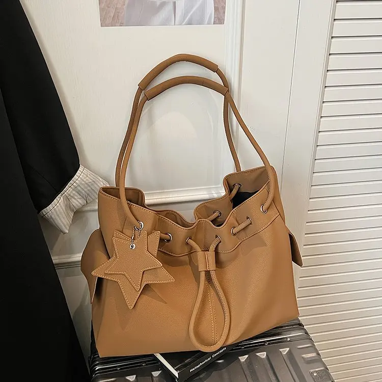 2026 Роскошная нишевая женская большая сумка, высококачественная текстурированная большая вместимость, универсальная сумка через плечо для работы и ежедневного использования
2026 Роскошная нишевая женская большая сумка, высококачественная текстурированная большая вместимость, универсальная сумка через плечо для работы и ежедневного использования