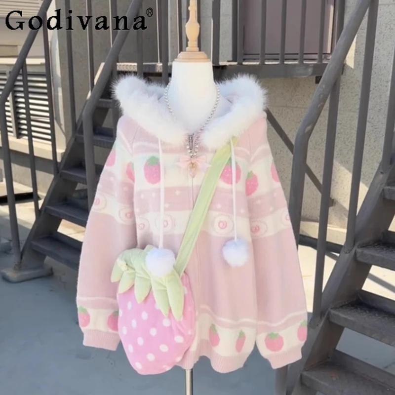 Japanese Sweet Pink Strawberry Print Fur Collar Hooded Knit Cardigan Jacket Autumn Winter New Girl's Warm Thickened Knit Coats
Japanese Sweet Pink Strawberry Print Fur Collar Hooded Knit Cardigan Jacket Autumn Winter New Girl's Warm Thickened Knit Coats