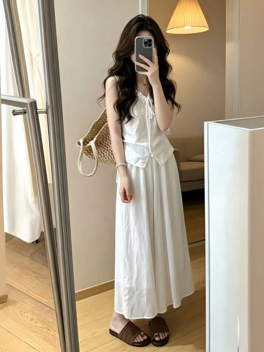 Korean Style Women's Summer Outfit V-neck Vest And Skirt Set Breathable Chiffon Halter Neck Top High Waist Skirt Two-piece Set
Korean Style Women's Summer Outfit V-neck Vest And Skirt Set Breathable Chiffon Halter Neck Top High Waist Skirt Two-piece Set