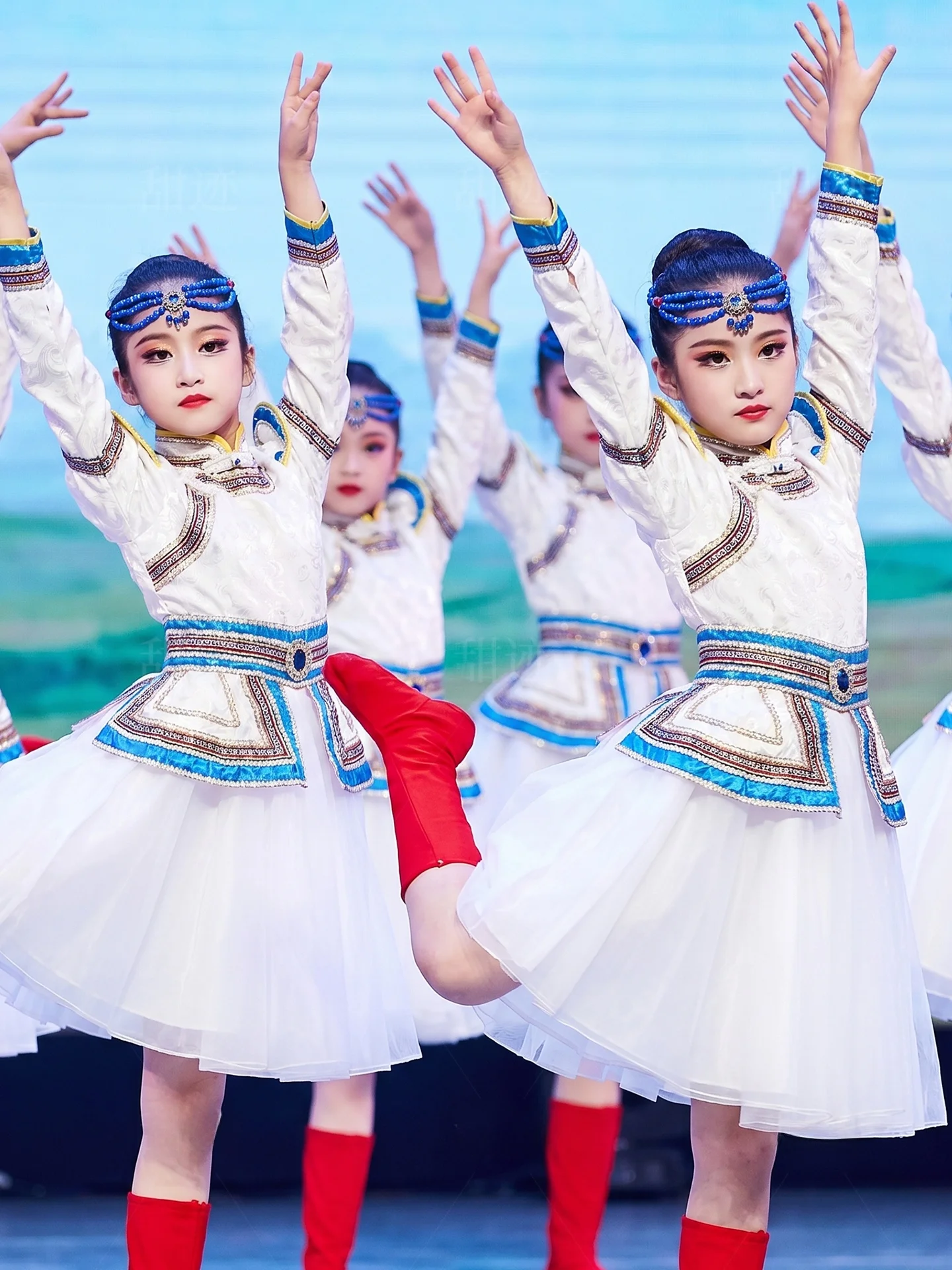 Children's Mongolian Ethnic Costume Men's Winter Women's Autumnal Dance Performance Tibetan Eth Mongolian Robe
Children's Mongolian Ethnic Costume Men's Winter Women's Autumnal Dance Performance Tibetan Eth Mongolian Robe