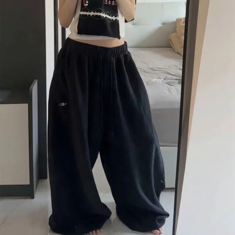 American Retro Hip-Hop Oversized Woman Black Casual Sweatpants Korean Streetwear Loose Jogging Pants High Waist Wide-Leg Pants
American Retro Hip-Hop Oversized Woman Black Casual Sweatpants Korean Streetwear Loose Jogging Pants High Waist Wide-Leg Pants