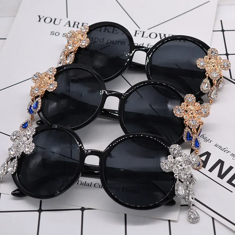 Brand Design Round Women Mirror Sunglasses Retro Rhinestone Sunglasses for Women Baroque Sun Glasses Oculos De Sol Feminino
Brand Design Round Women Mirror Sunglasses Retro Rhinestone Sunglasses for Women Baroque Sun Glasses Oculos De Sol Feminino