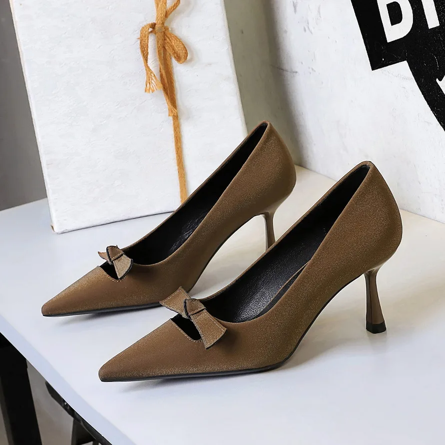 European and American Banquet Women's Shoes Thin Heel Pointed Head Shallow Mouth Bow Thin Heel High Heel Single Shoes
European and American Banquet Women's Shoes Thin Heel Pointed Head Shallow Mouth Bow Thin Heel High Heel Single Shoes