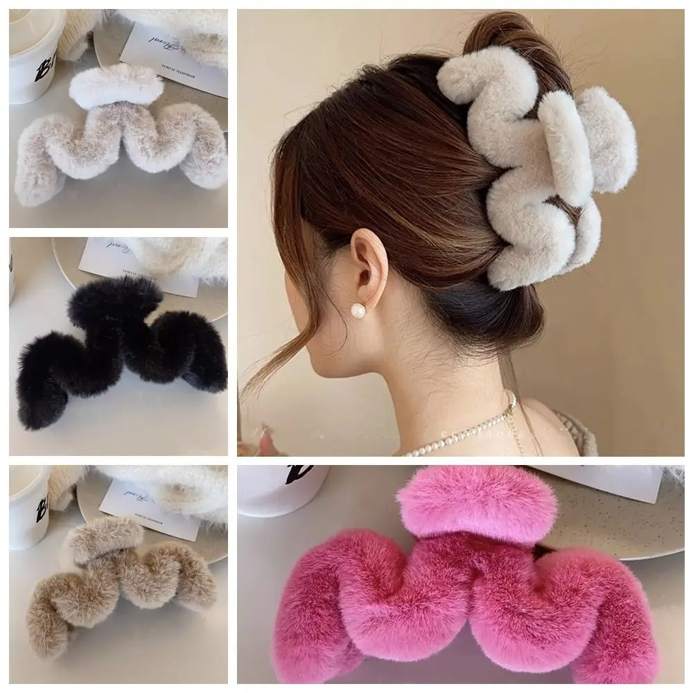 Grab Clip Plush Hair Claw Personalized M-shaped Ponytail Holder Large Shark Clip Geometric Korean Style Hair Clip Female
Grab Clip Plush Hair Claw Personalized M-shaped Ponytail Holder Large Shark Clip Geometric Korean Style Hair Clip Female