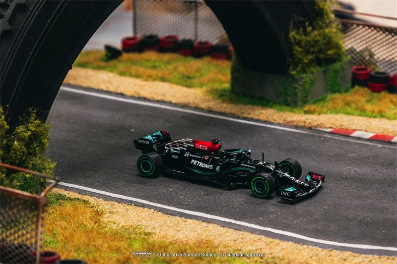 Tarmac работает 1:64 2021 F1 W12 E производительность No44 Russan GP литая модель автомобиля
Tarmac работает 1:64 2021 F1 W12 E производительность No44 Russan GP литая модель автомобиля