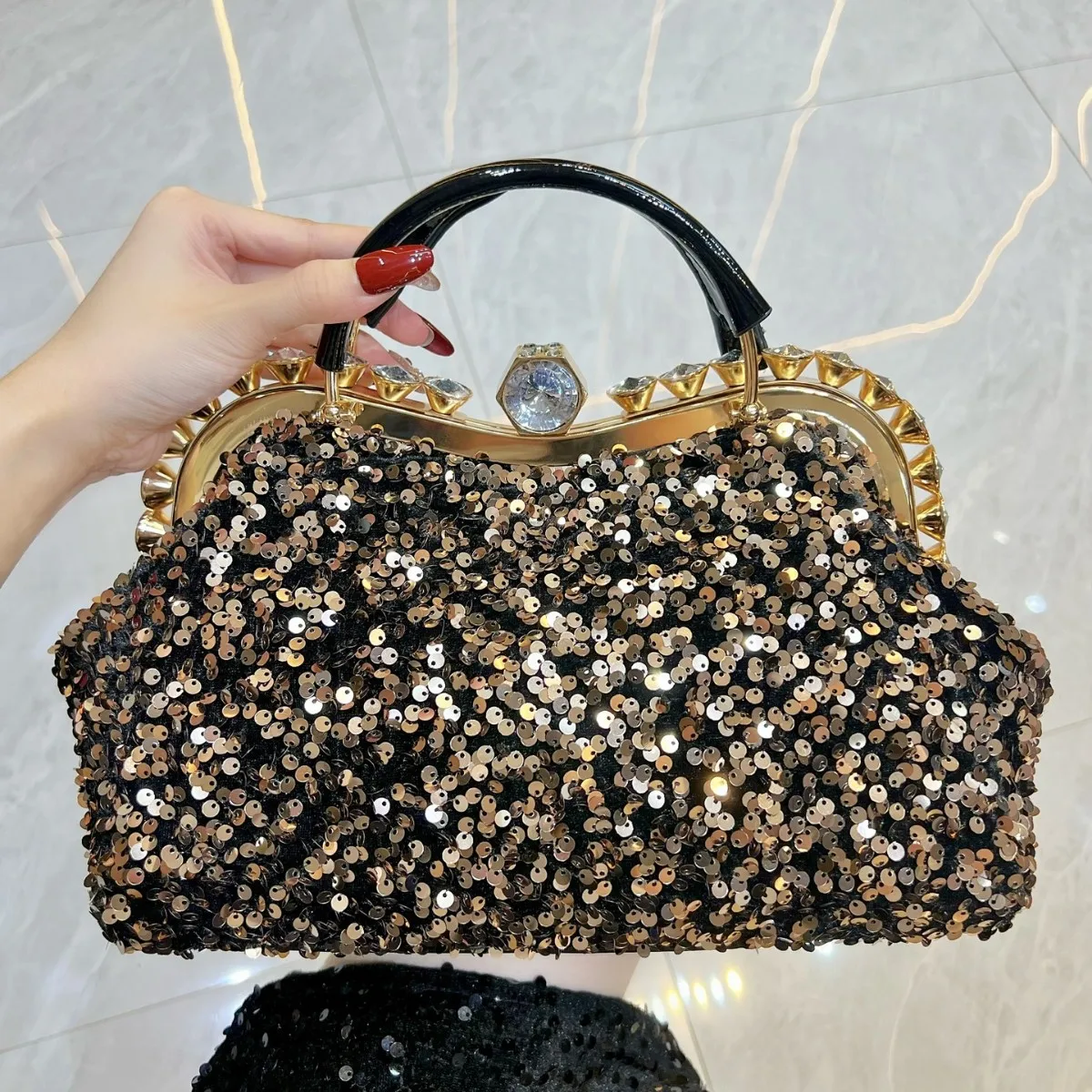 large-capacity women's handbag diamond-encrusted dinner banquet large bag fashion sequined shoulder messenger bag
large-capacity women's handbag diamond-encrusted dinner banquet large bag fashion sequined shoulder messenger bag