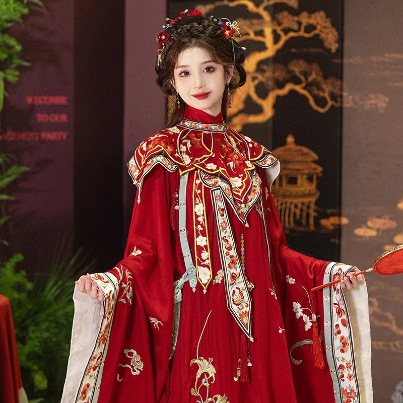 The new Chinese-style wedding dress with shoulders and a full set of embroidered phoenix crowns red robes is ready for
The new Chinese-style wedding dress with shoulders and a full set of embroidered phoenix crowns red robes is ready for