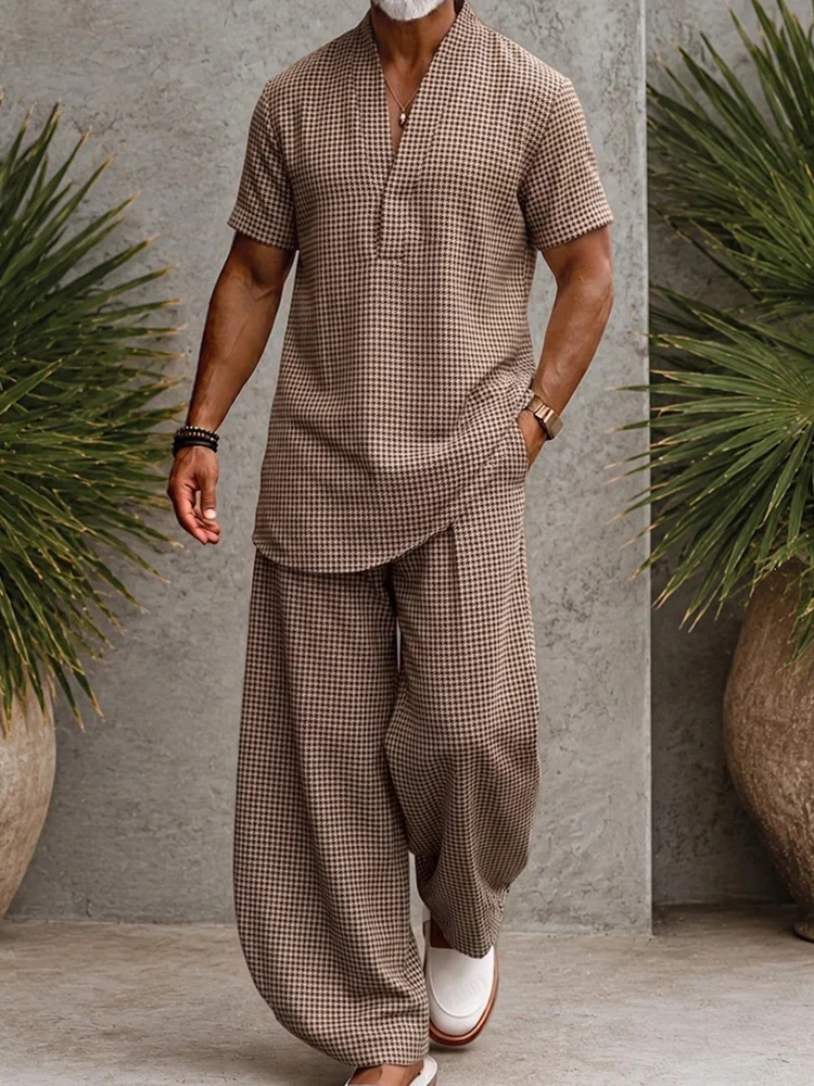 Men's Summer V Neck Short Sleeve Pullover Top with Wide Leg Pants Plaid Patchwork Two-Piece Set Casual Loose Streetwear Outfit
Men's Summer V Neck Short Sleeve Pullover Top with Wide Leg Pants Plaid Patchwork Two-Piece Set Casual Loose Streetwear Outfit