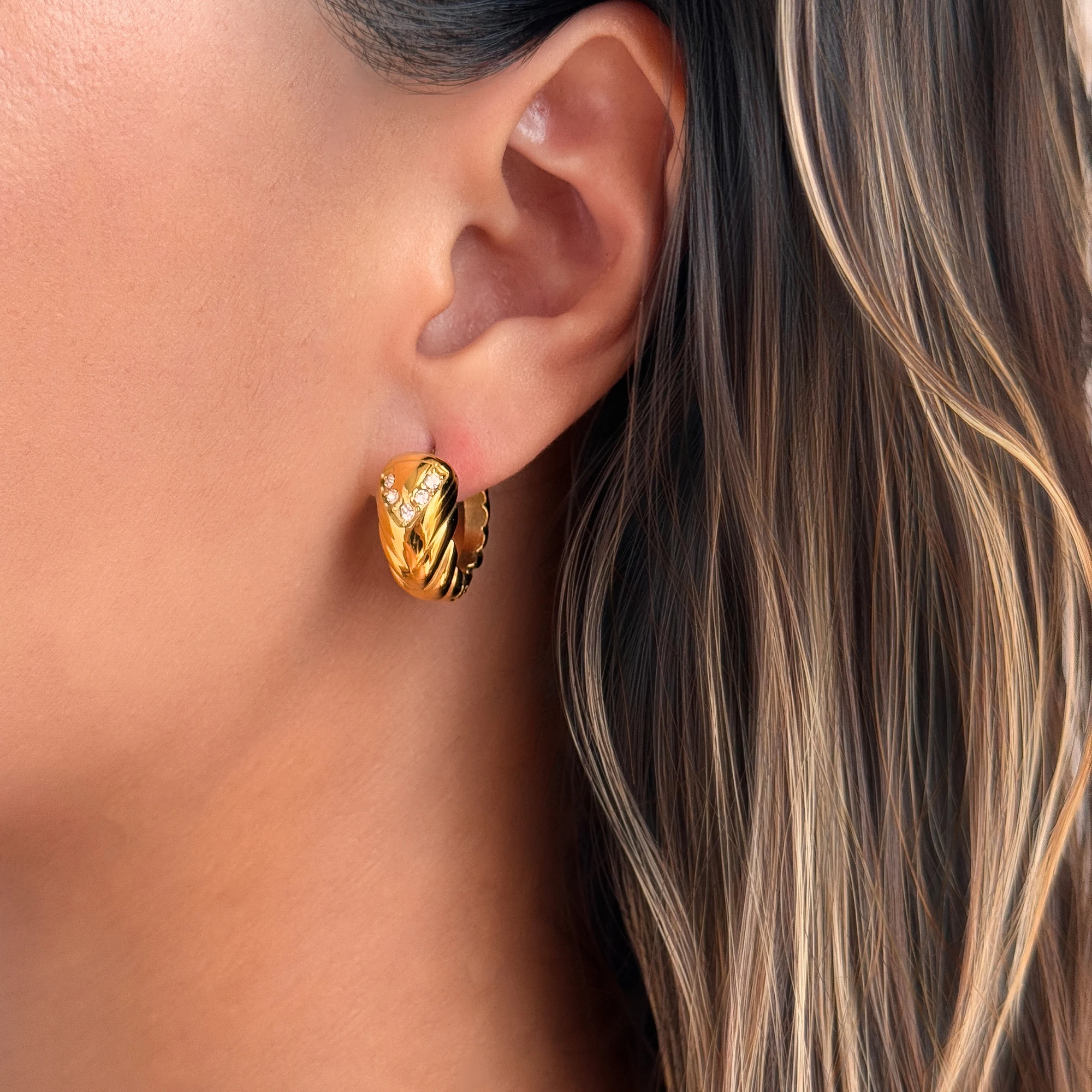 DASEIN 2025 New 18K Gold Plated Hoop Earrings for Women Vintage Accessories Hypoallergenic Stainless Steel Jewelry Gift
DASEIN 2025 New 18K Gold Plated Hoop Earrings for Women Vintage Accessories Hypoallergenic Stainless Steel Jewelry Gift