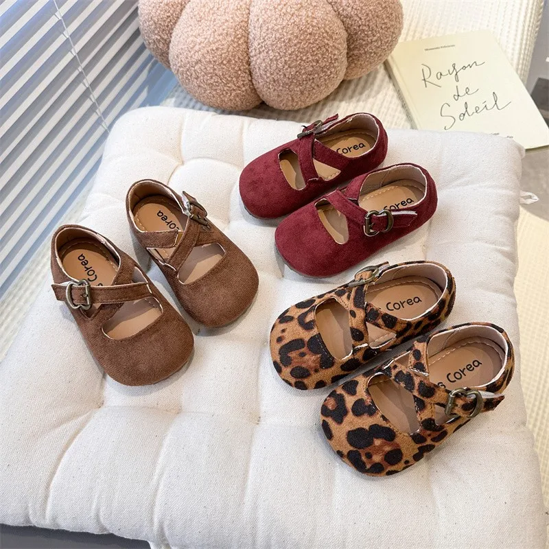 1972, легкая и стильная обувь для девочек, детская обувь на плоской подошве для малышей, детская повседневная популярная детская обувь высокого качества
1972, легкая и стильная обувь для девочек, детская обувь на плоской подошве для малышей, детская повседневная популярная детская обувь высокого качества